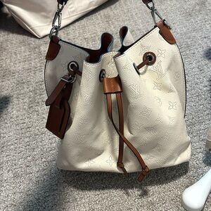 Drawstring bucket bag